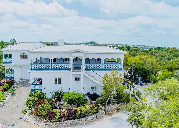 Villa Serenity By The Water- One Bedroom Water View Suite Turtle Cove
